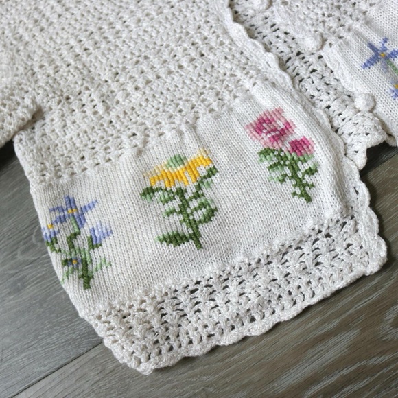 White cream crochet cardigan top with floral cross stitch embroidery - Picture 4 of 8